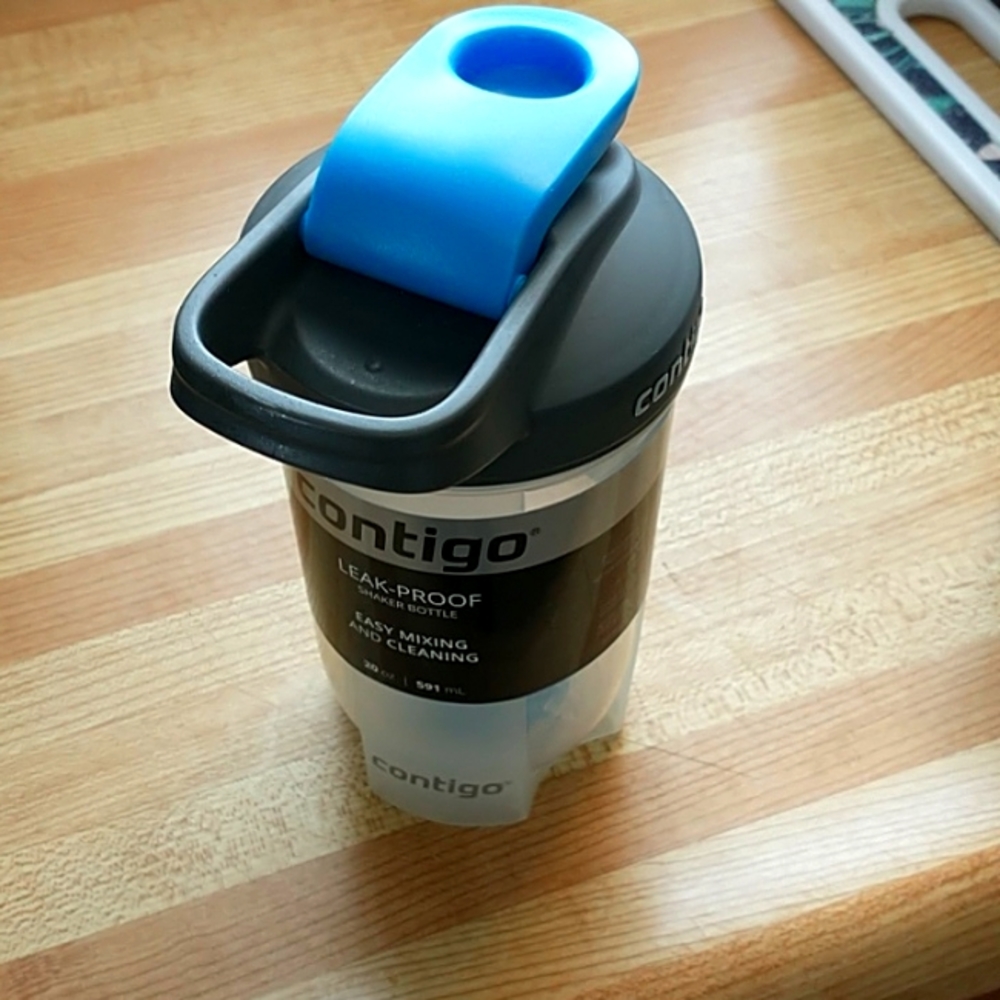 Contigo leakproof shaker bottle